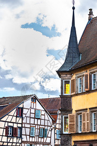法国阿尔萨斯Colmar市称为Oiel的房屋外图片