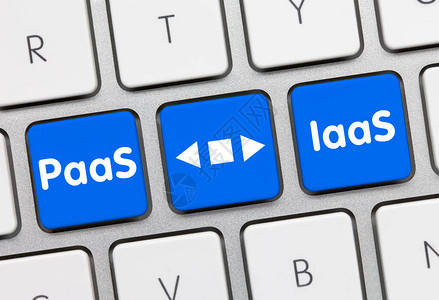 PaaS或Iaas写入于金属键盘的蓝键图片