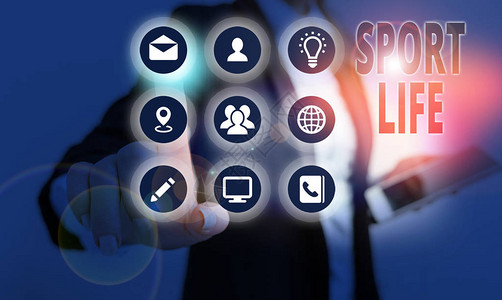 腹肌抢镜，萨拉赫社媒晒健身房训练照