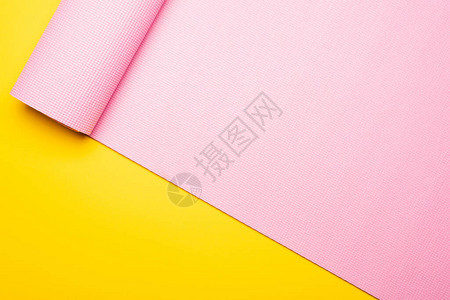 黄色背景粉红色健身背景图片