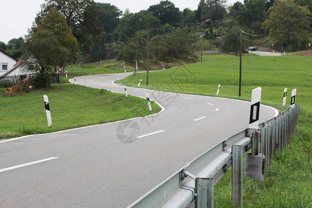 公园内道路的特写视图图片