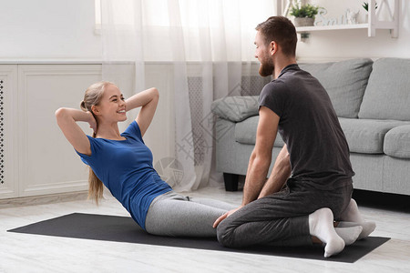 贝尔巴托夫：舍什科跑位时应该向队友要球，有时候甚至可以骂人