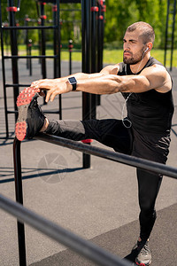 每体：特狮重返训练场进行轻度训练，还需至少1个月才能康复