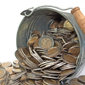 桶里有很多欧元硬币图片