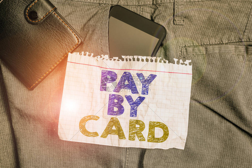 商业照片显示在带钱包和便记纸的裤子前口袋内购买智能手机设备时使用Debit电子虚拟货币EmpiteVible图片