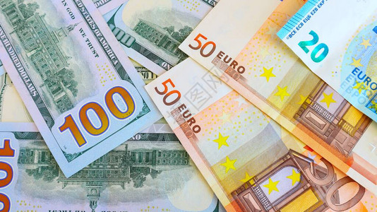 金融钞票100美元和欧元的面值50和20封结账单图片