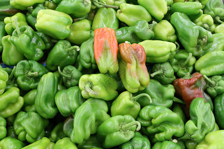 新鲜水果和蔬菜在以色列Acre市蔬菜市场上出售以色列图片