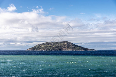 希腊索尼恩角的东阿提卡和帕特罗克洛斯岛海岸图片