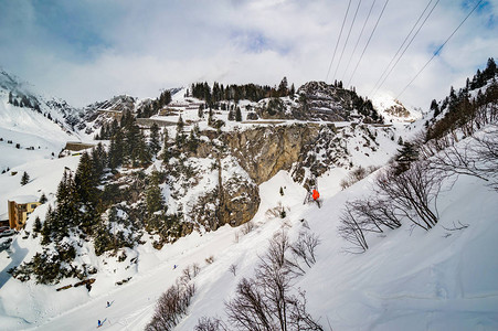 奥地利阿尔卑斯山的滑雪度假胜地SkiA图片