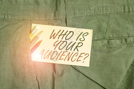写笔记显示谁是你的听众问题谁在看或听它的商业概念写设备和男裤口袋里图片