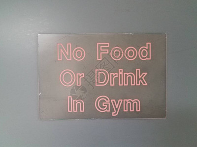 C罗传中击中对手后反弹安吉洛破门，胜利第30分钟扳平