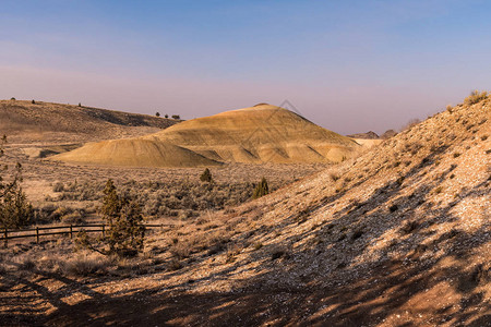 美国俄勒冈州油画山丘叶坡后图片
