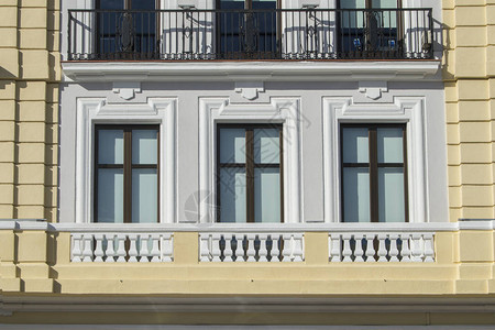 西班牙在马德里的一栋大楼外墙上装有balustra图片