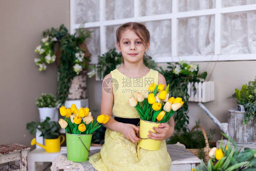 穿黄色洋装的可爱少女穿图片