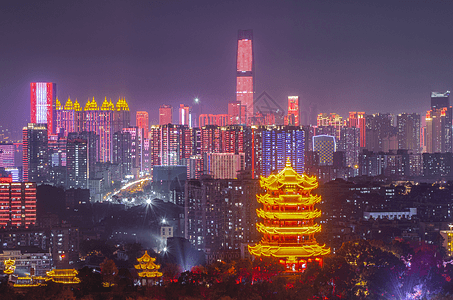 武汉城市夜景黄鹤楼与绿地中心大厦古今同框图片