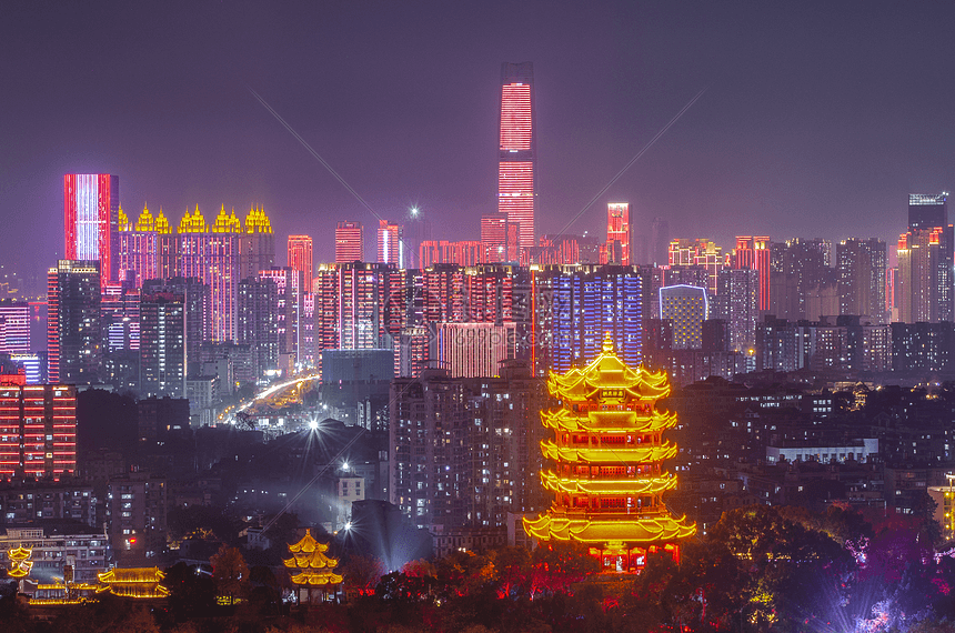武汉城市夜景黄鹤楼与绿地中心大厦古今同框图片