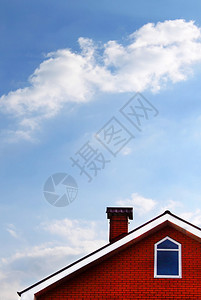 房子和蓝天与云图片
