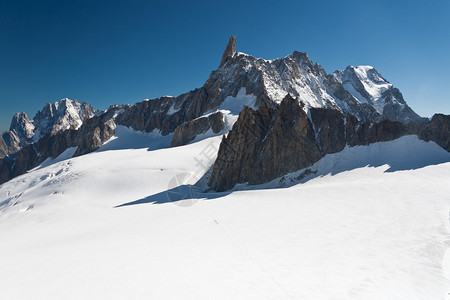 DentduGeant山峰和Blanc山群图片