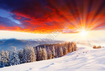 冬季山区风景大日落人类发背景图片