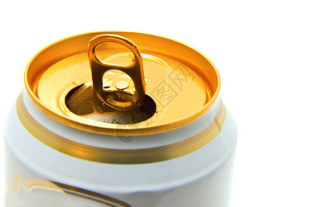 一个冰啤酒罐刚开着的冷啤酒罐在即图片