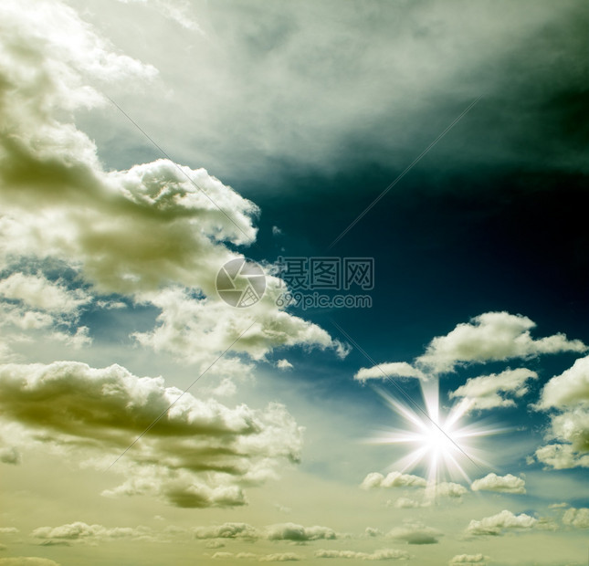 日落的天空云彩和太阳图片