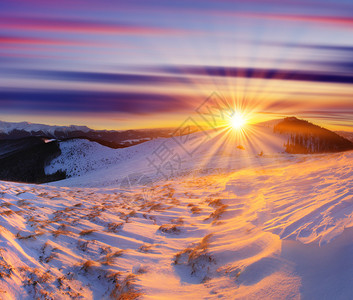 冬季山区风景大日落人类发背景图片