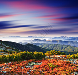 山区风景大日落人类发背景图片