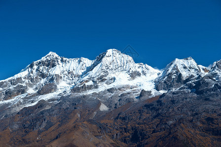 高山之巅被雪覆盖干城章嘉峰印度图片