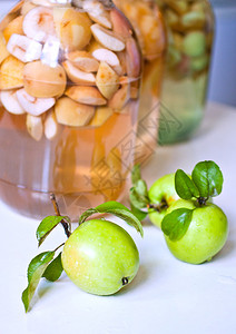 苹果和炖苹果罐头图片