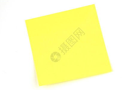 白板上的黄色空便条纸图片