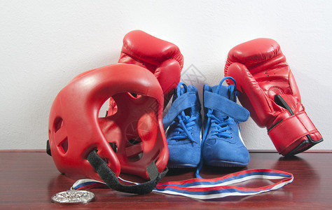 拳击运动用的手套头盔和图片