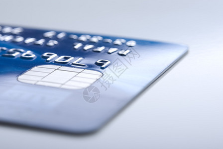 一张带有芯片和数字的信用卡细节背景图片