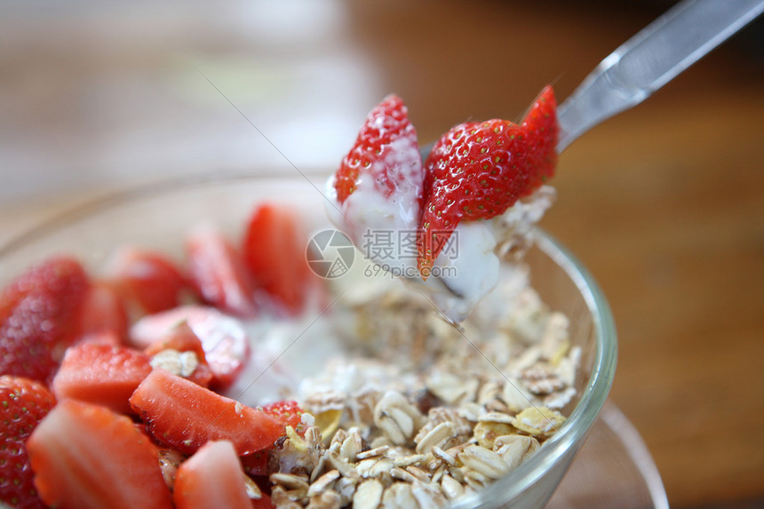 草莓酸奶麦片图片