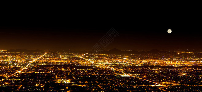 2012年5月5日的超级满月在亚利桑那州凤凰城之光上拍摄了图片