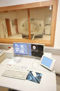 CT检查在医院进行ct扫描的内部背景