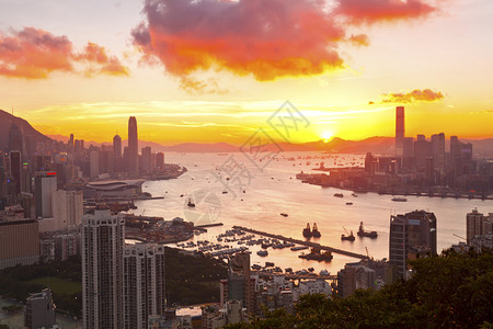 在市中心的香港日落图片