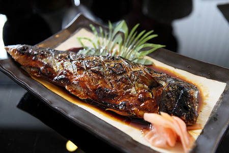 烤鲭鱼日本料理图片