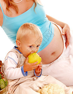 孕妇吃水果吃孤立图片