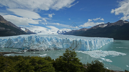 观察阿根廷巴塔哥尼亚的著名冰川Perito图片
