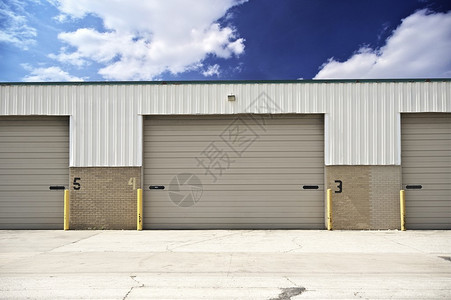 仓库入口门后勤运输储存和航运业务主题横向照片单图片