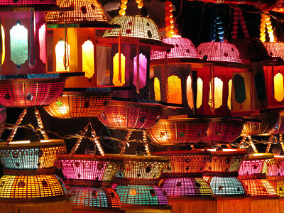 传统手工制作的印度灯笼颜色美丽图片