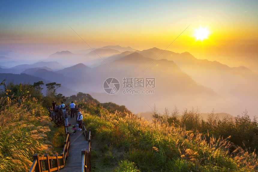 日落时美丽的山景供adv或图片