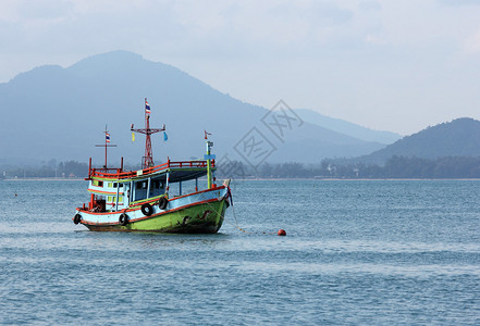 渔船在海上的泰图片