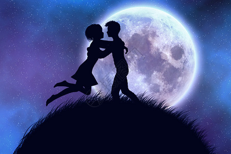 夜空和大月亮背景的年轻情侣的休眠图片