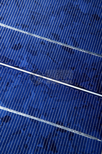 现代太阳能光伏电池板在透视图中关闭了巨大的蓝色电池细节非常适合能图片