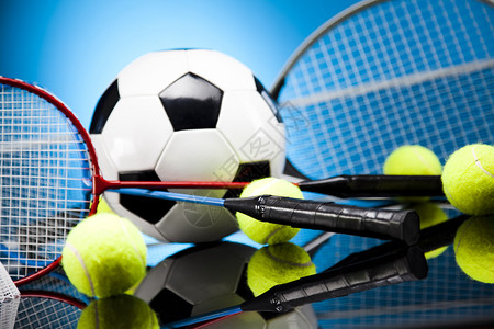 杰克逊进球后掀起球衣，纪念已故好友福克佐