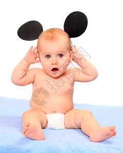 米老鼠耳朵里可爱的小宝的画像图片