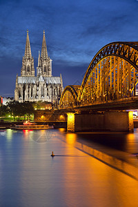 科隆与科隆大教堂及Hohenzolren桥的相图片