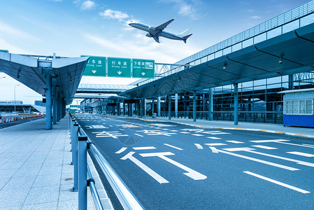 上海浦东国际机场的交通路背景