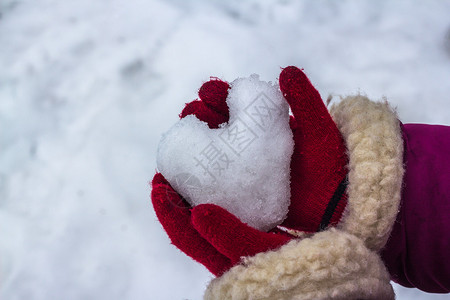 雪之心握着闭上图片